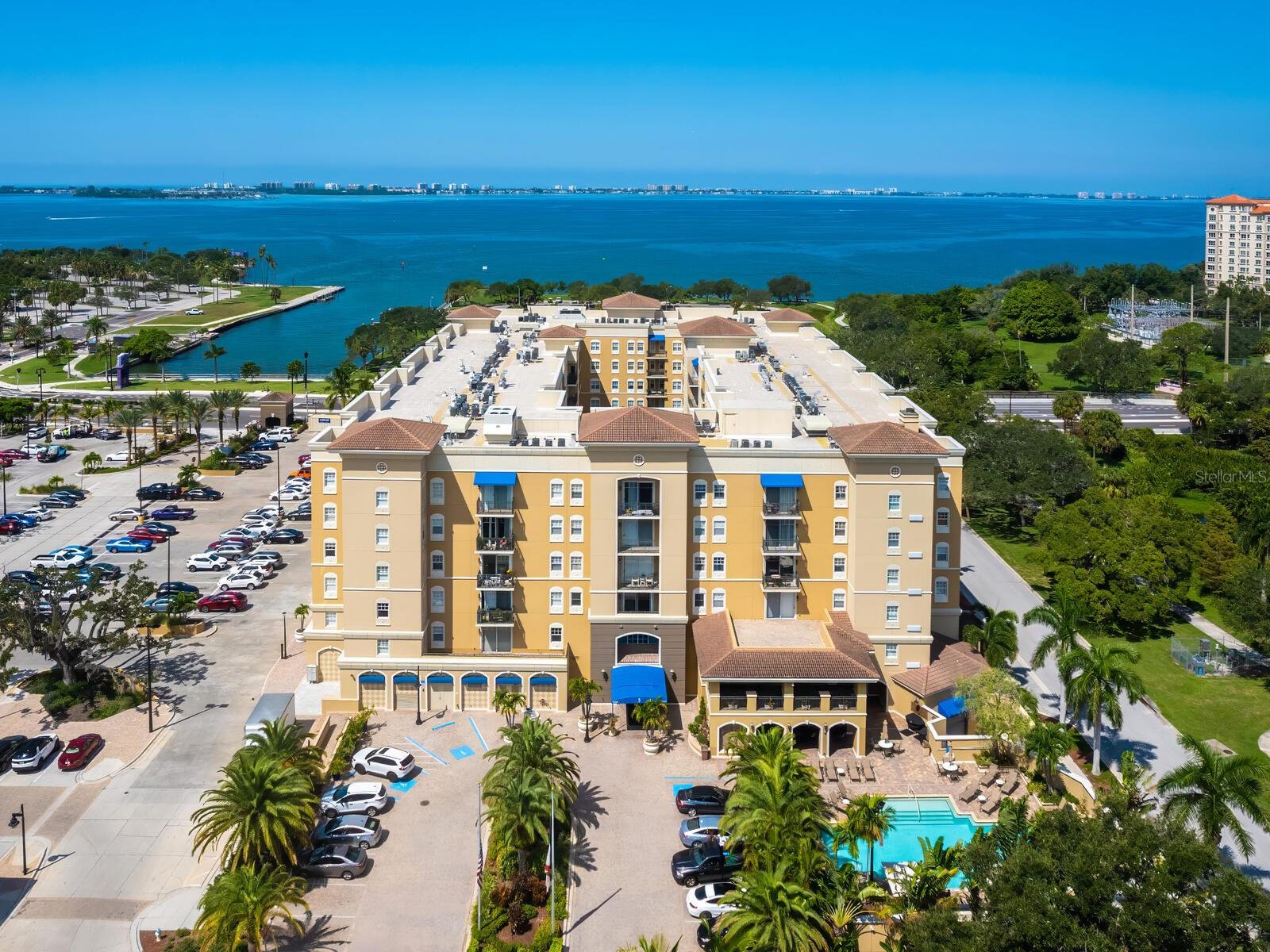 BROADWAY PROMENADE - Residential