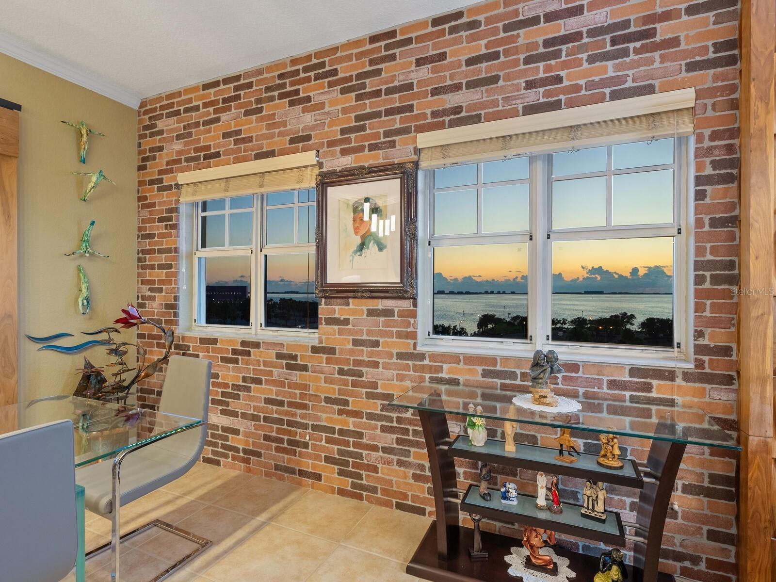 BROADWAY PROMENADE - Residential