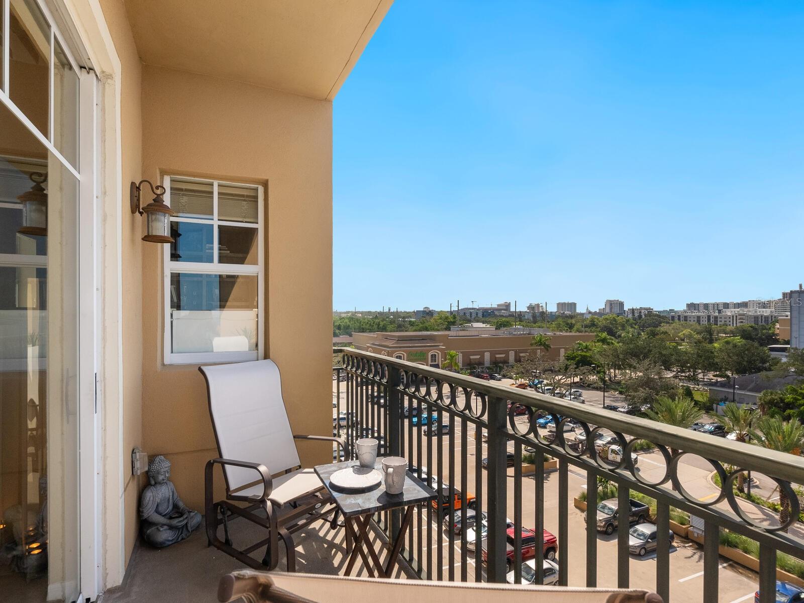 BROADWAY PROMENADE - Residential