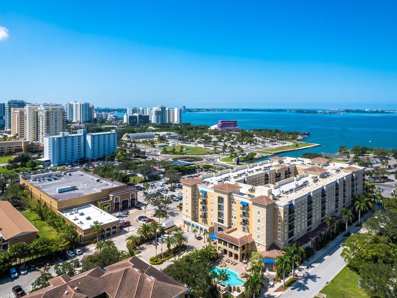 BROADWAY PROMENADE - Residential