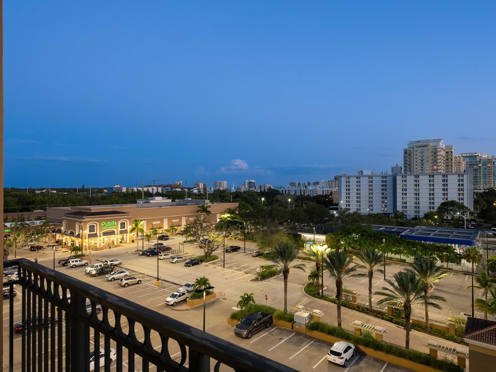 BROADWAY PROMENADE - Residential