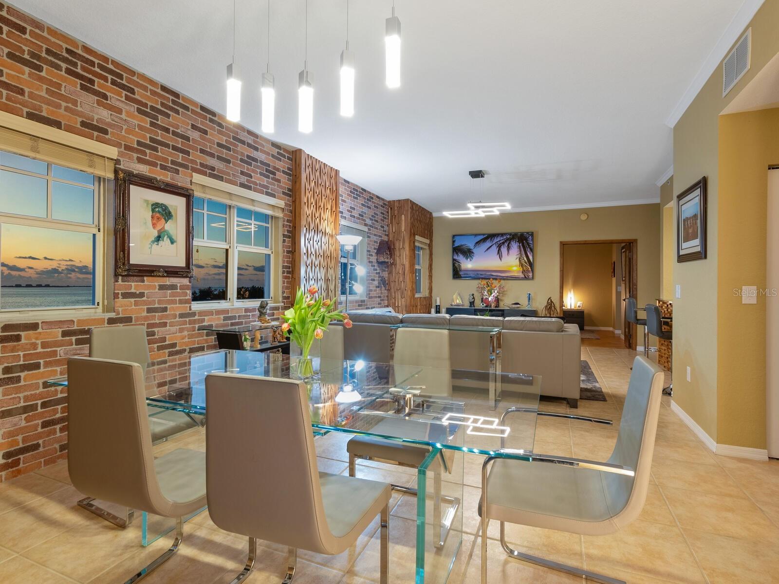 BROADWAY PROMENADE - Residential