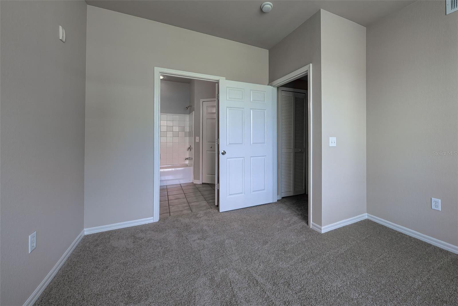 ADMIRALS WALK - Residential Lease