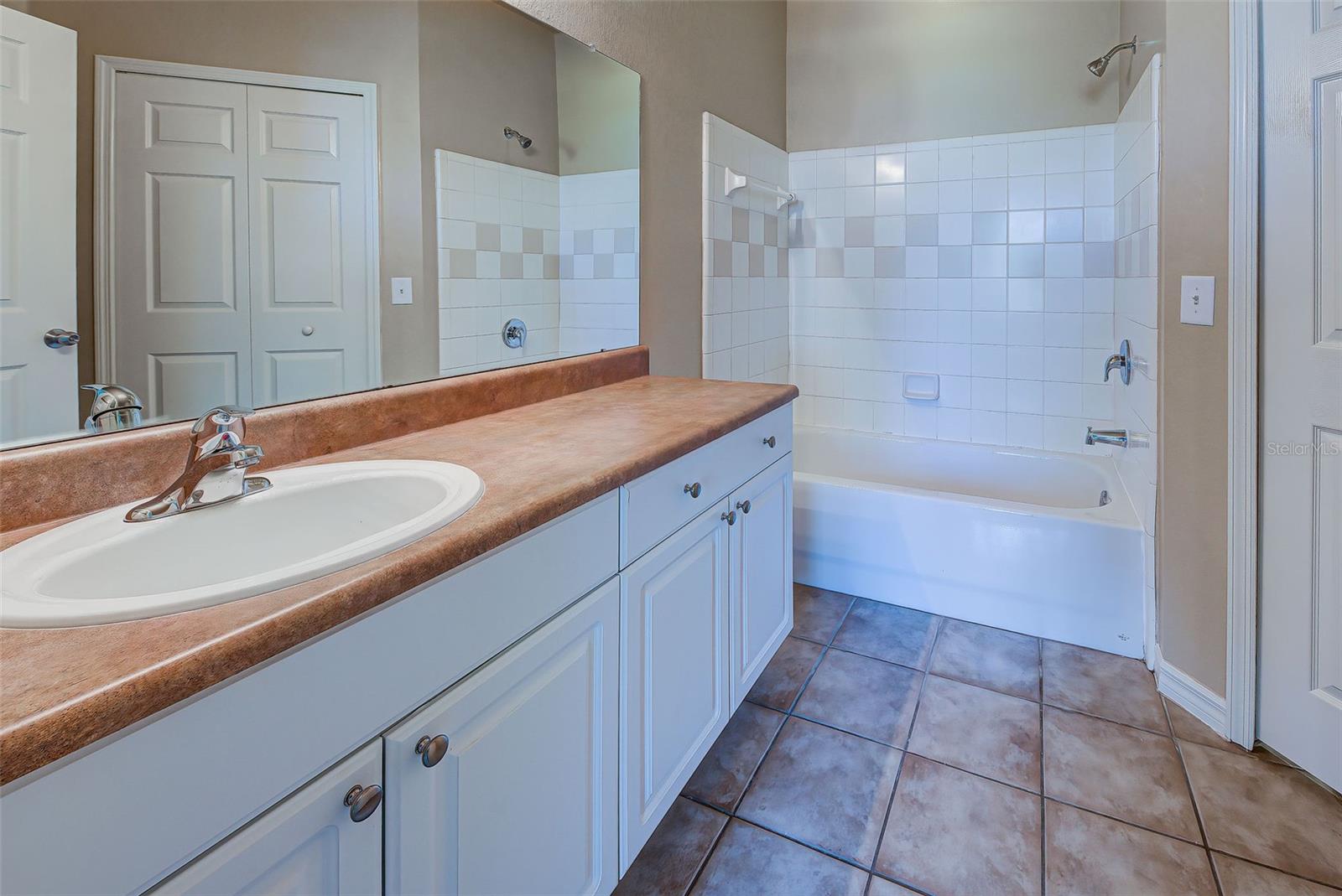 ADMIRALS WALK - Residential Lease