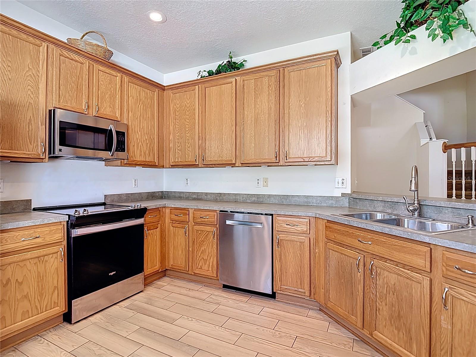 SADDLE CREEK MANOR - Residential