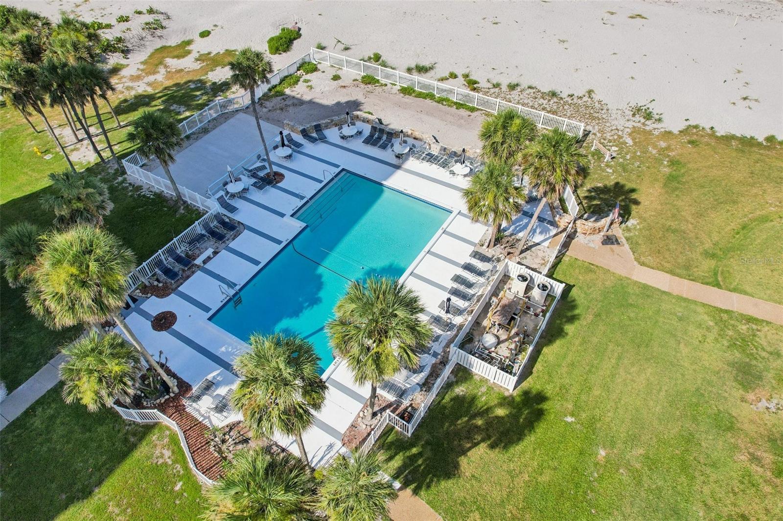 MACARTHUR BEACH - Residential