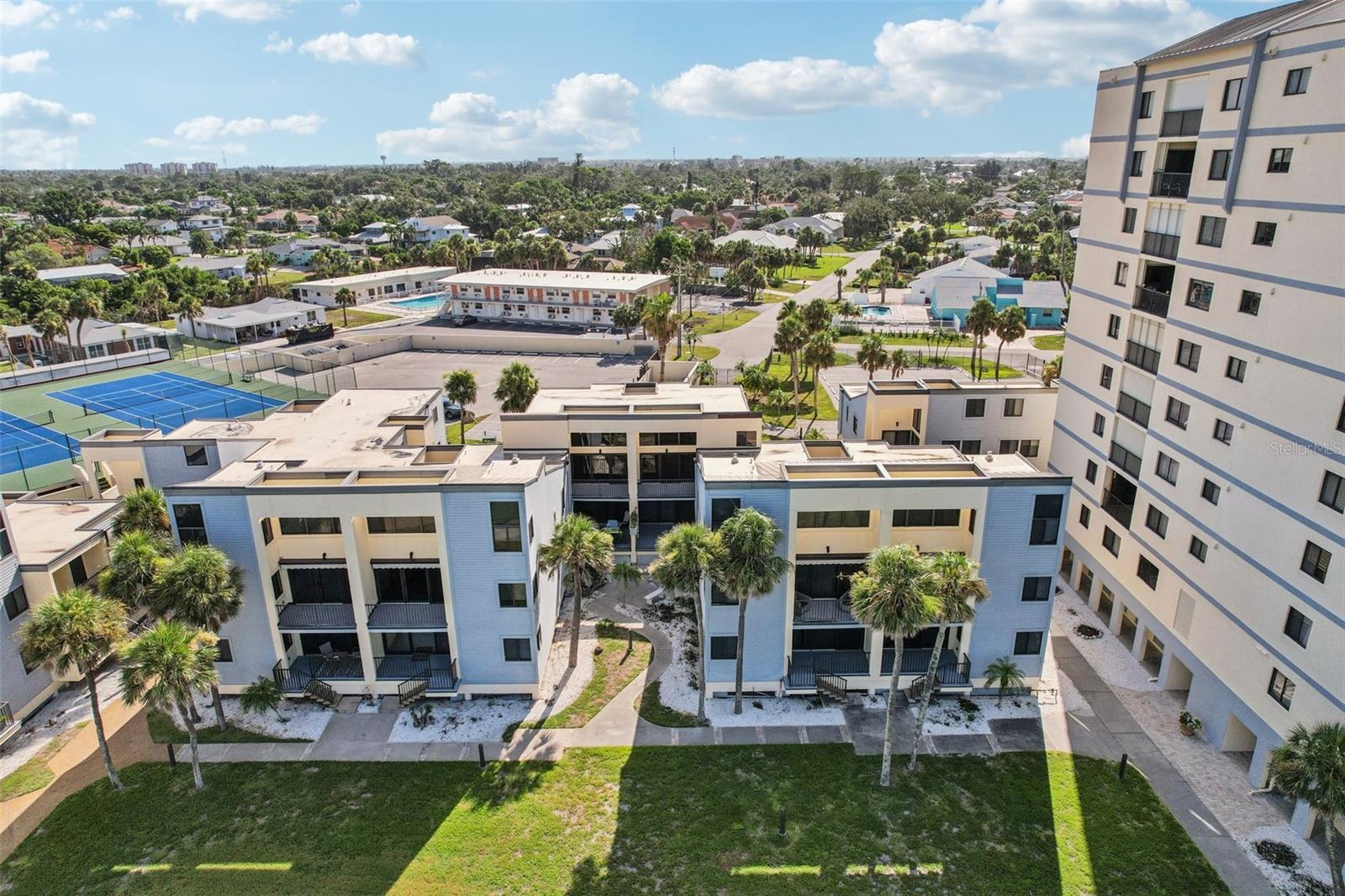 MACARTHUR BEACH - Residential