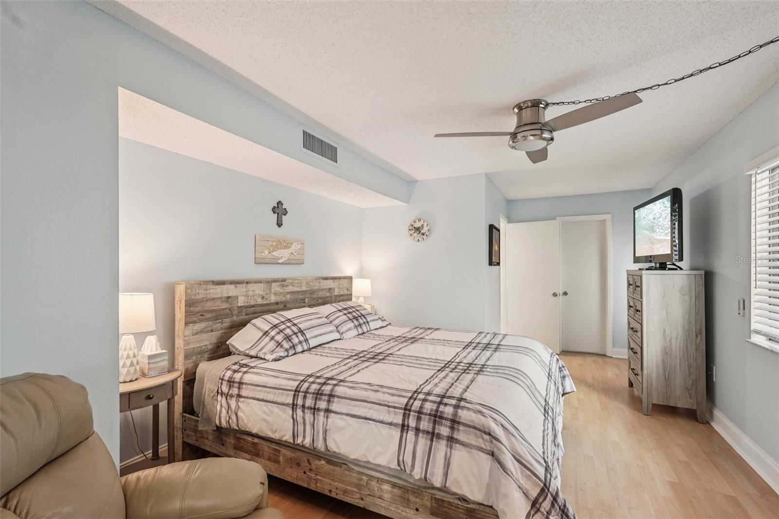 MACARTHUR BEACH - Residential