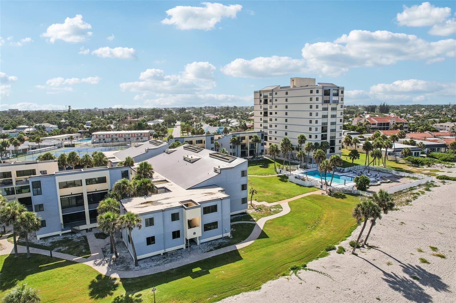 MACARTHUR BEACH - Residential