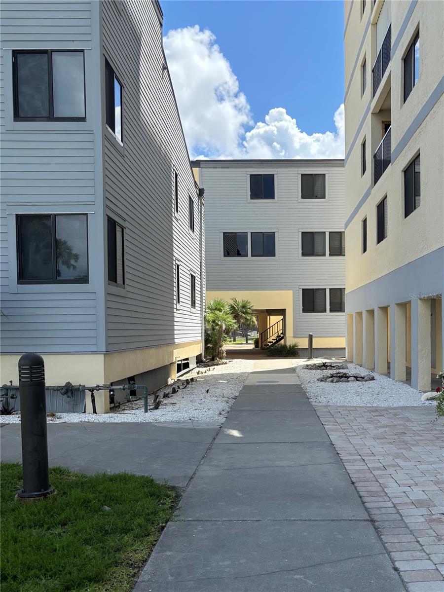 MACARTHUR BEACH - Residential