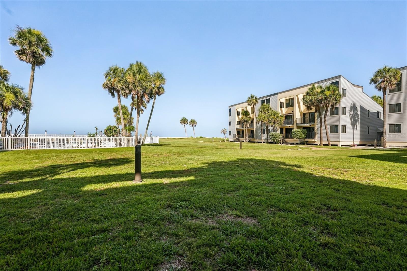 MACARTHUR BEACH - Residential
