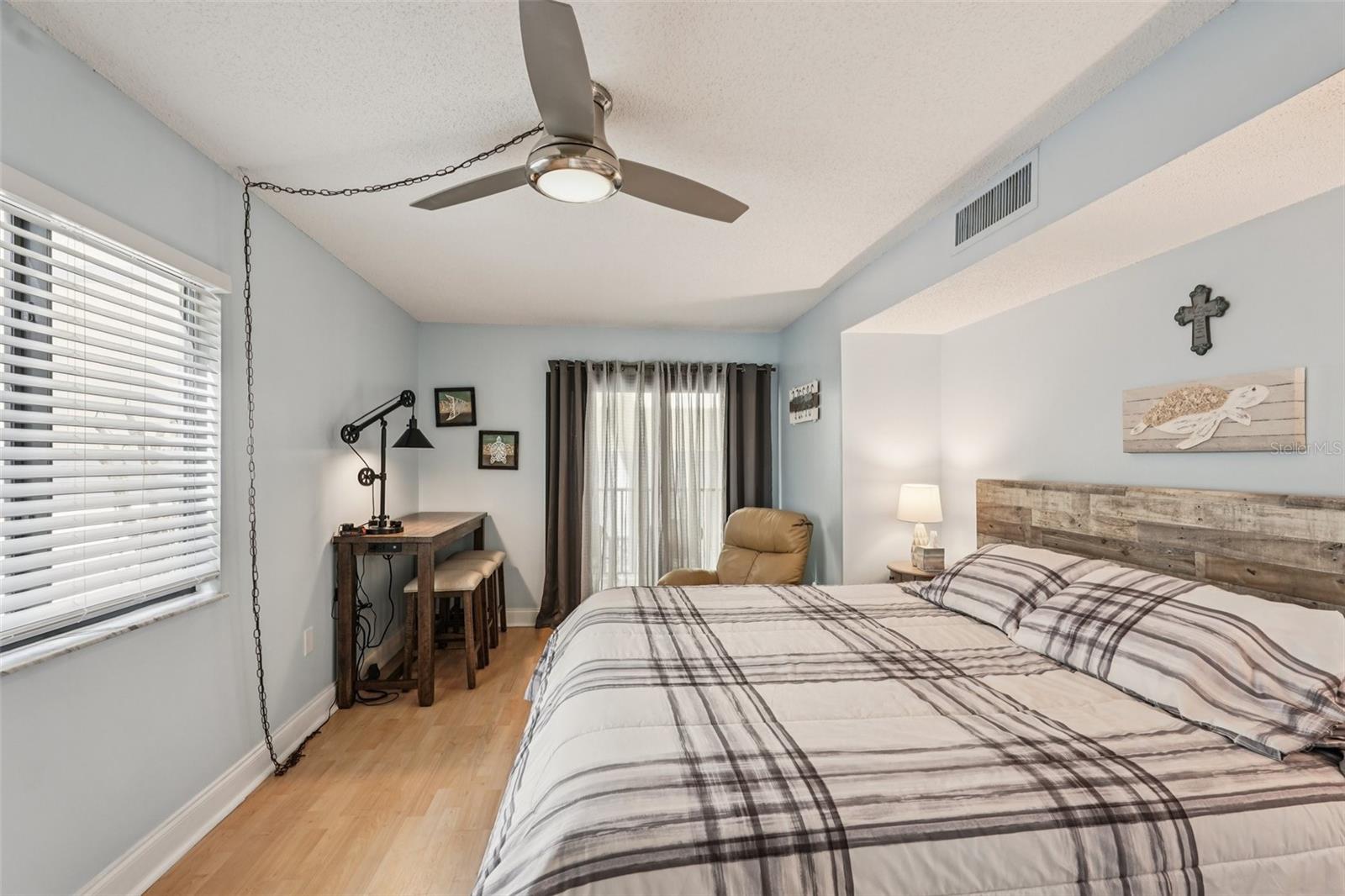 MACARTHUR BEACH - Residential