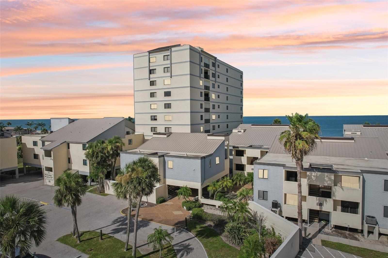 MACARTHUR BEACH - Residential