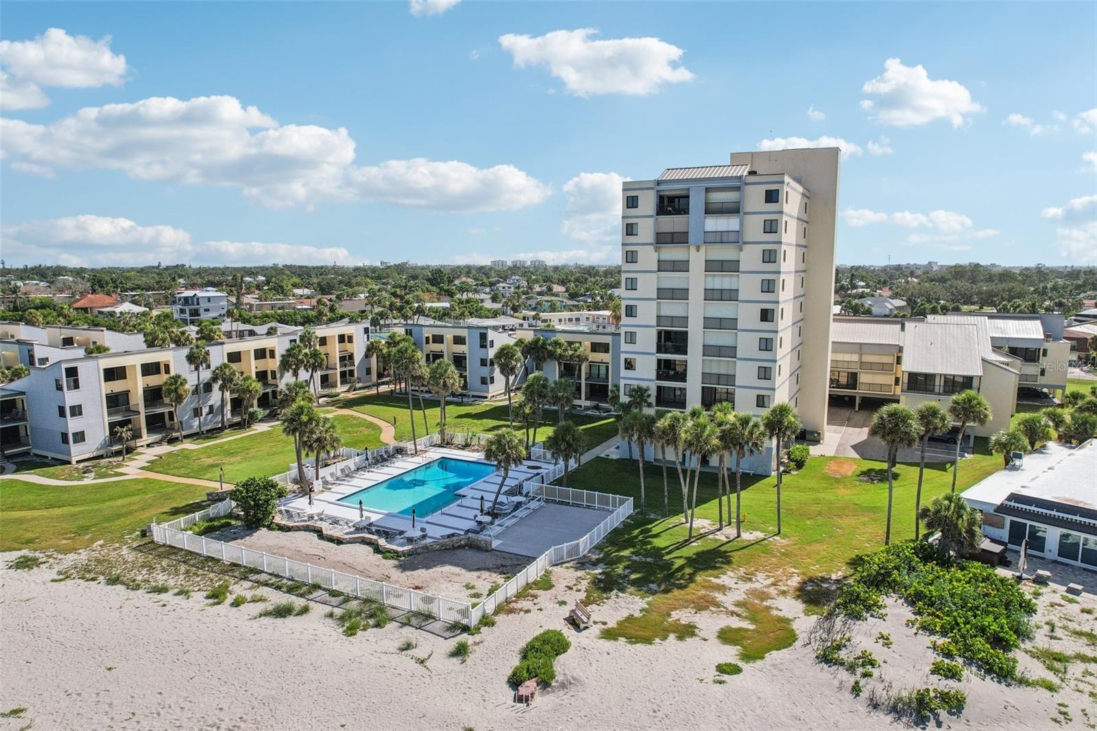 MACARTHUR BEACH - Residential