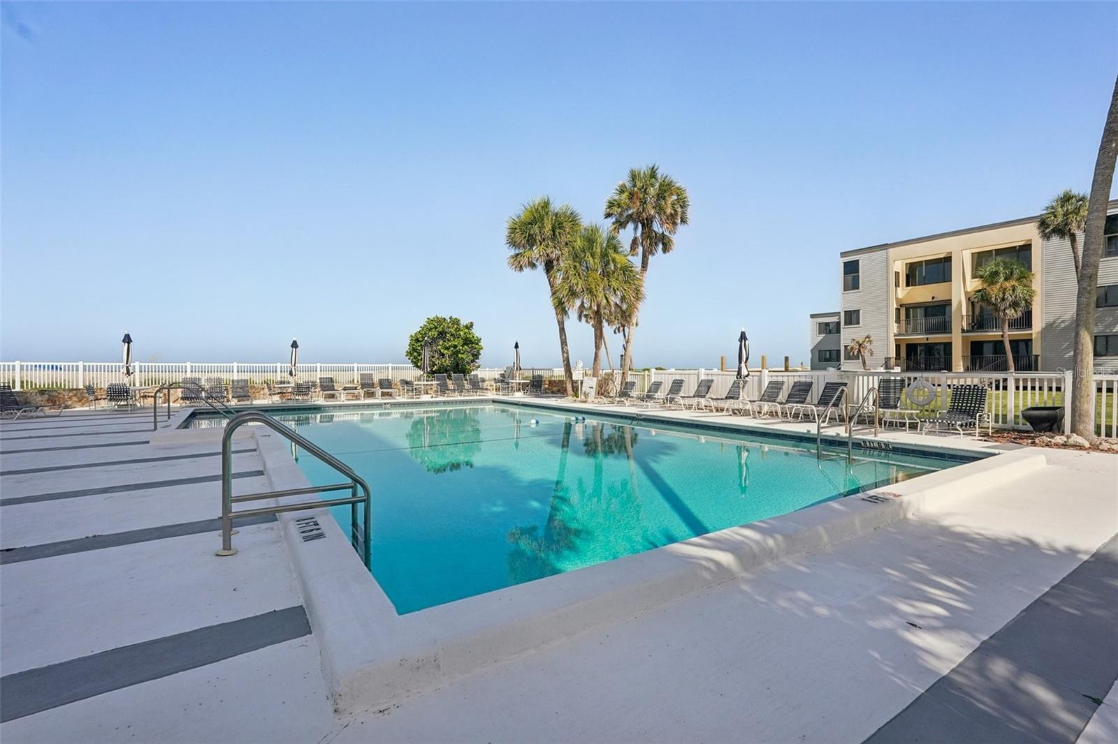 MACARTHUR BEACH - Residential