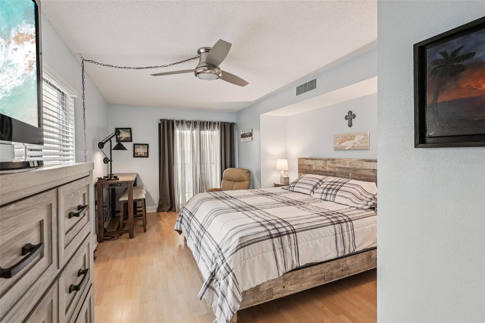 MACARTHUR BEACH - Residential