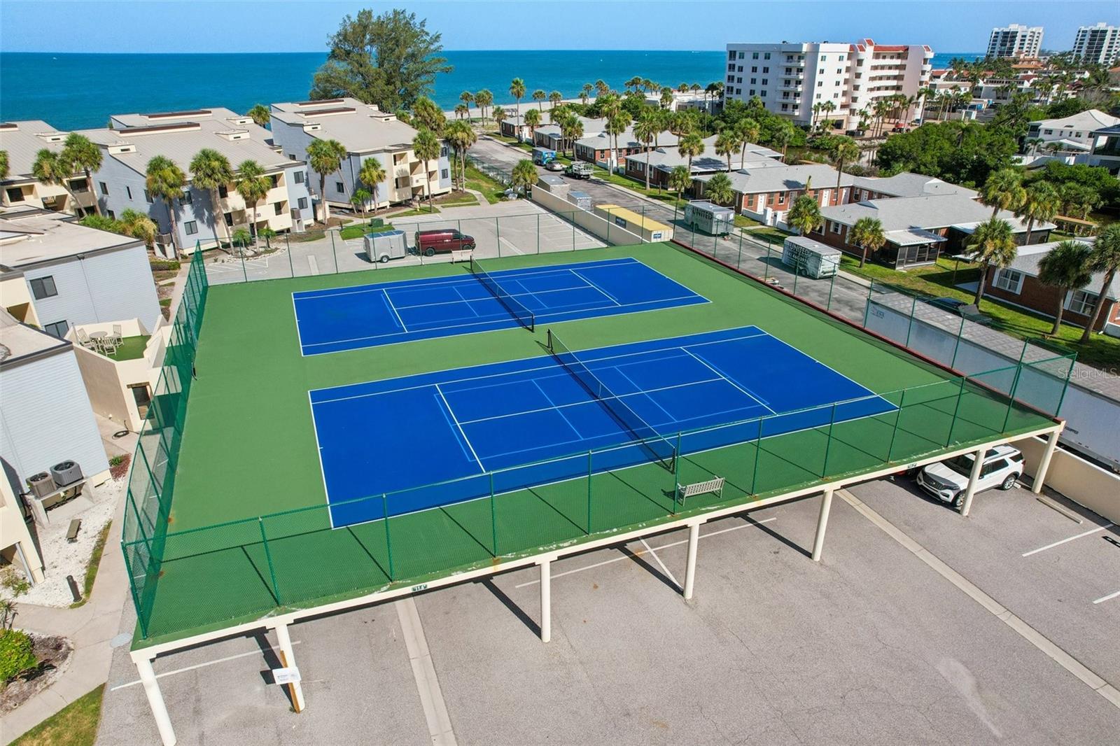 MACARTHUR BEACH - Residential