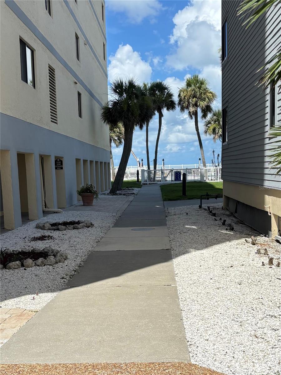 MACARTHUR BEACH - Residential