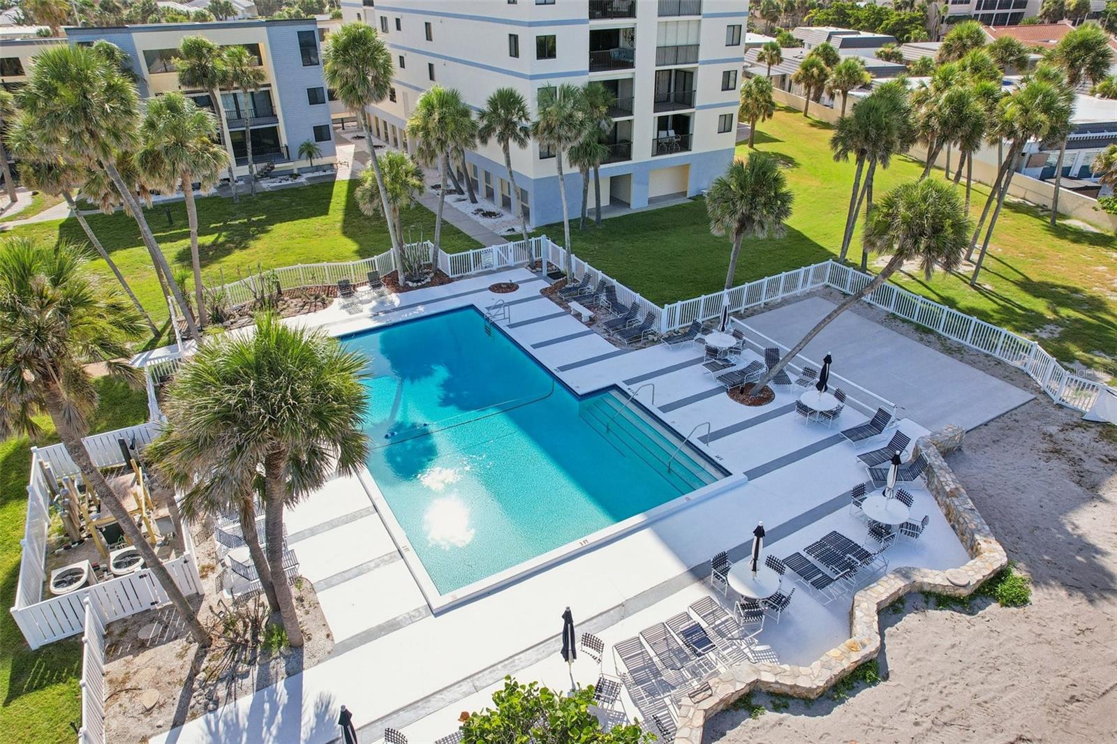 MACARTHUR BEACH - Residential