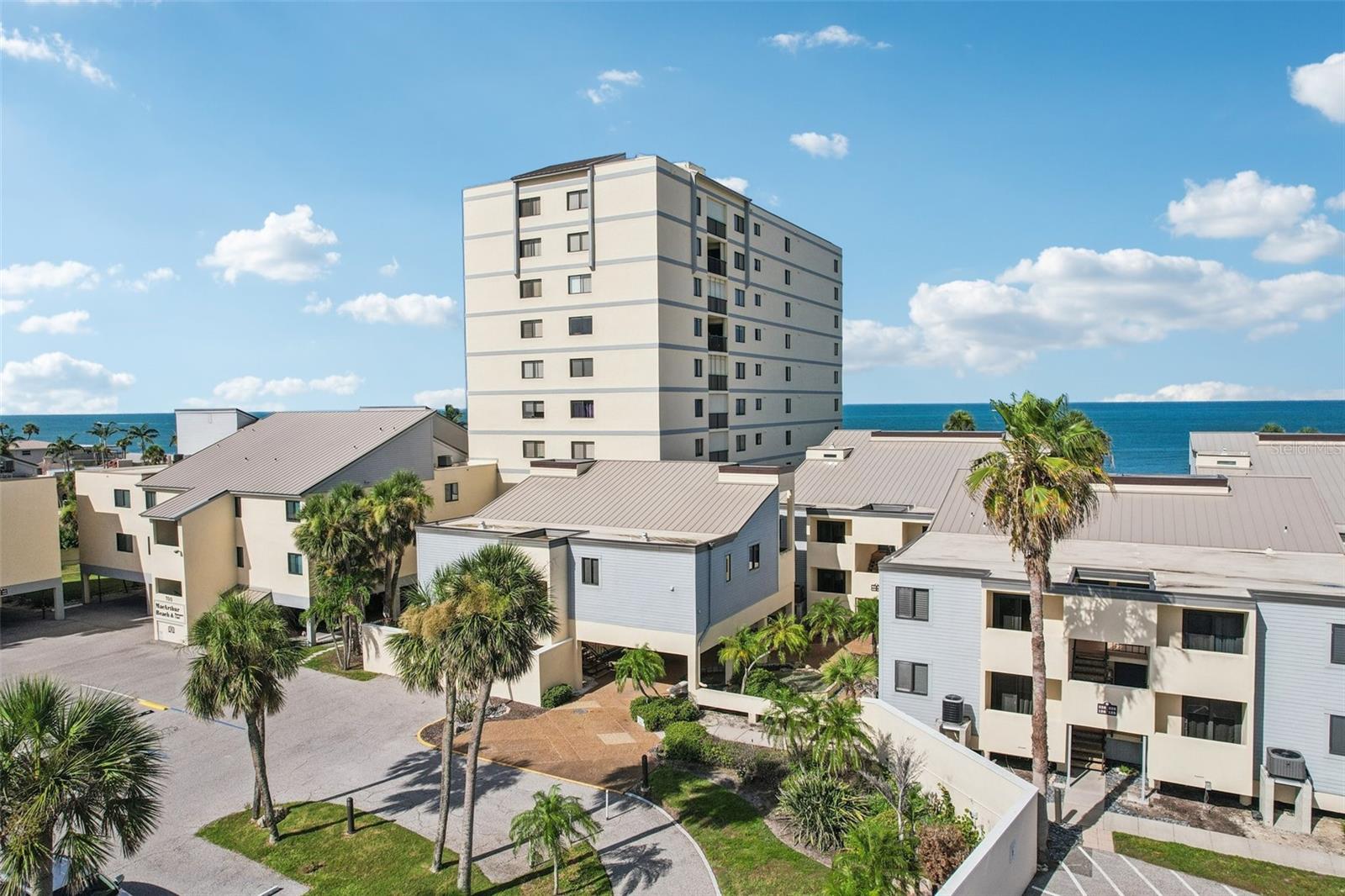 MACARTHUR BEACH - Residential