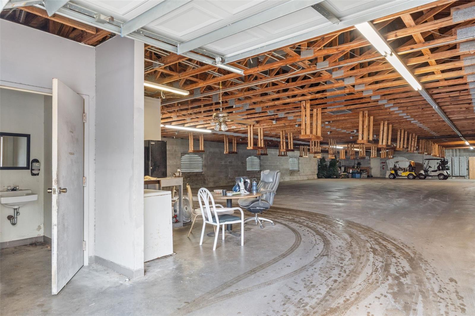 SILVERTHORN PH 1 - Commercial Sale