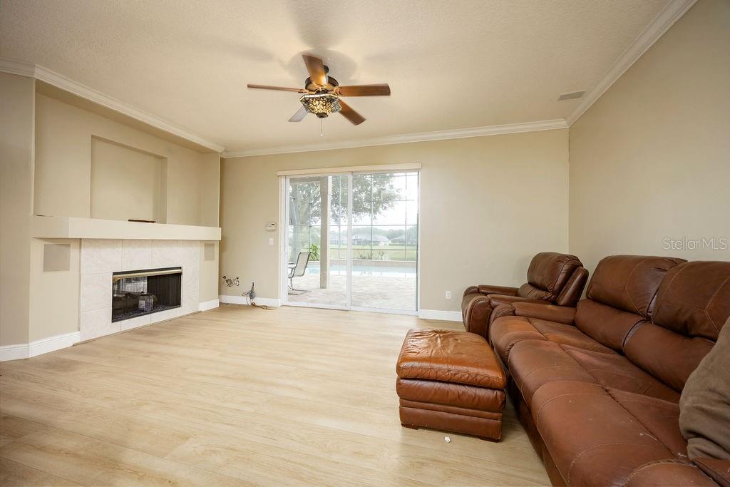 2232 WESTBOURNE DRIVE