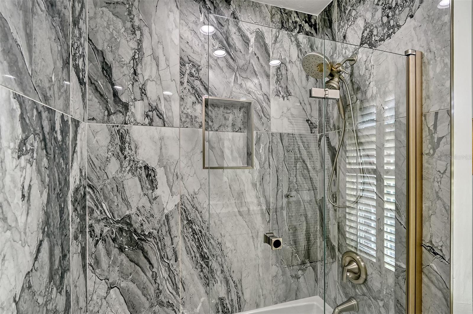 BAY ISLES - Residential