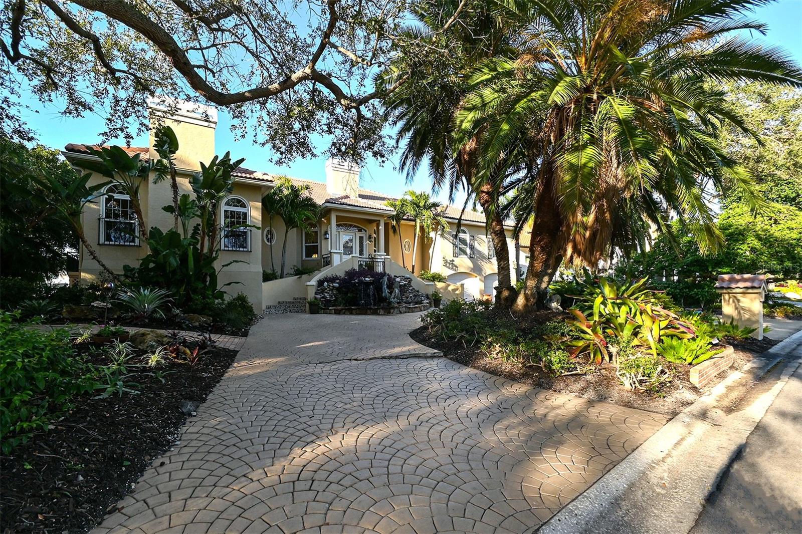 BAY ISLES - Residential
