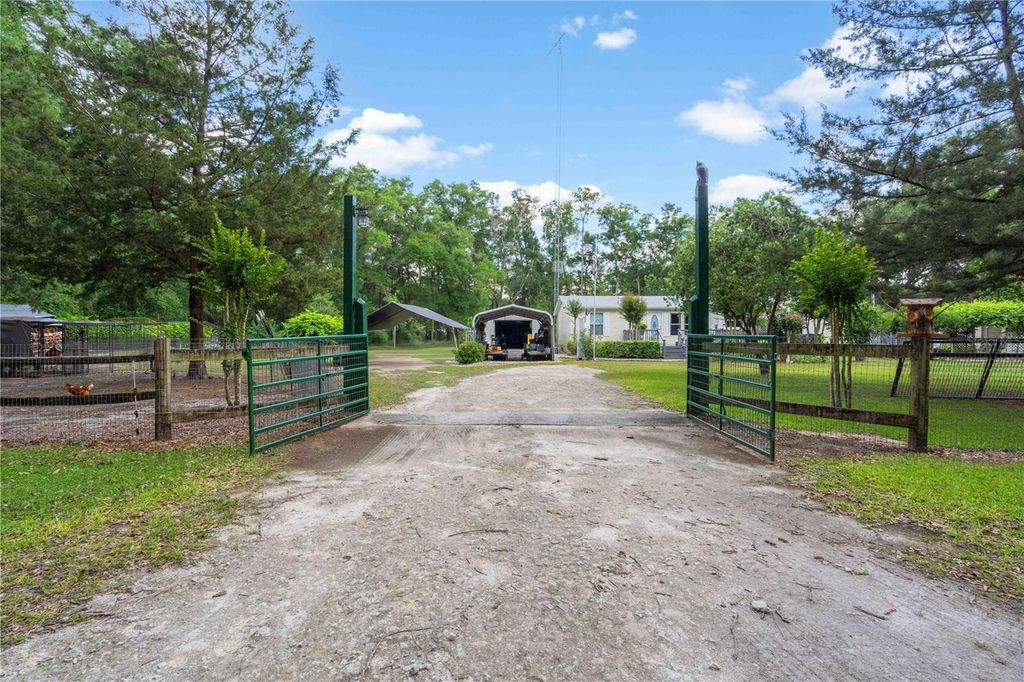 Photo of 4050 NE 172nd Court, Williston, FL 32696 (MLS # OM724630)