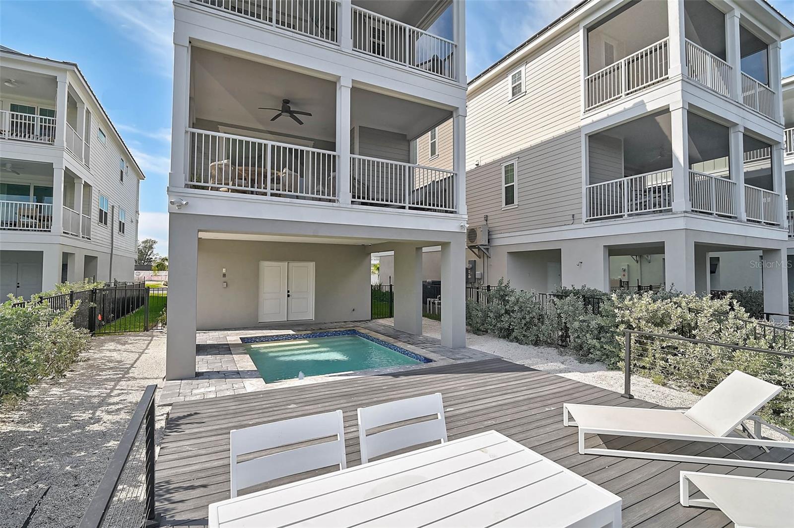 HUNTERS POINT - Residential