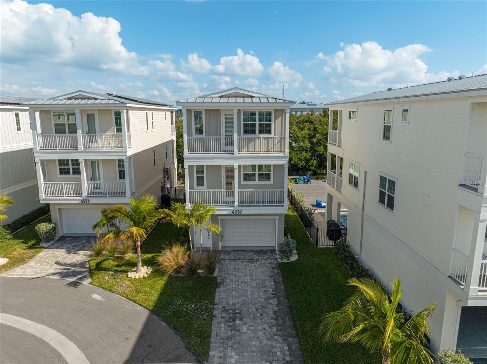 HUNTERS POINT - Residential