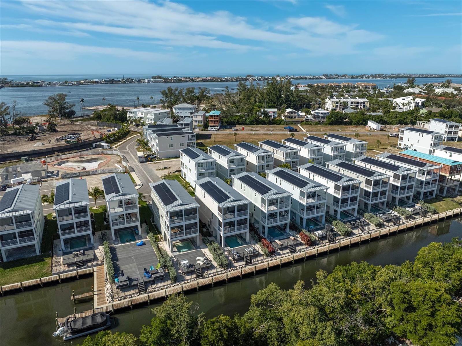 HUNTERS POINT - Residential