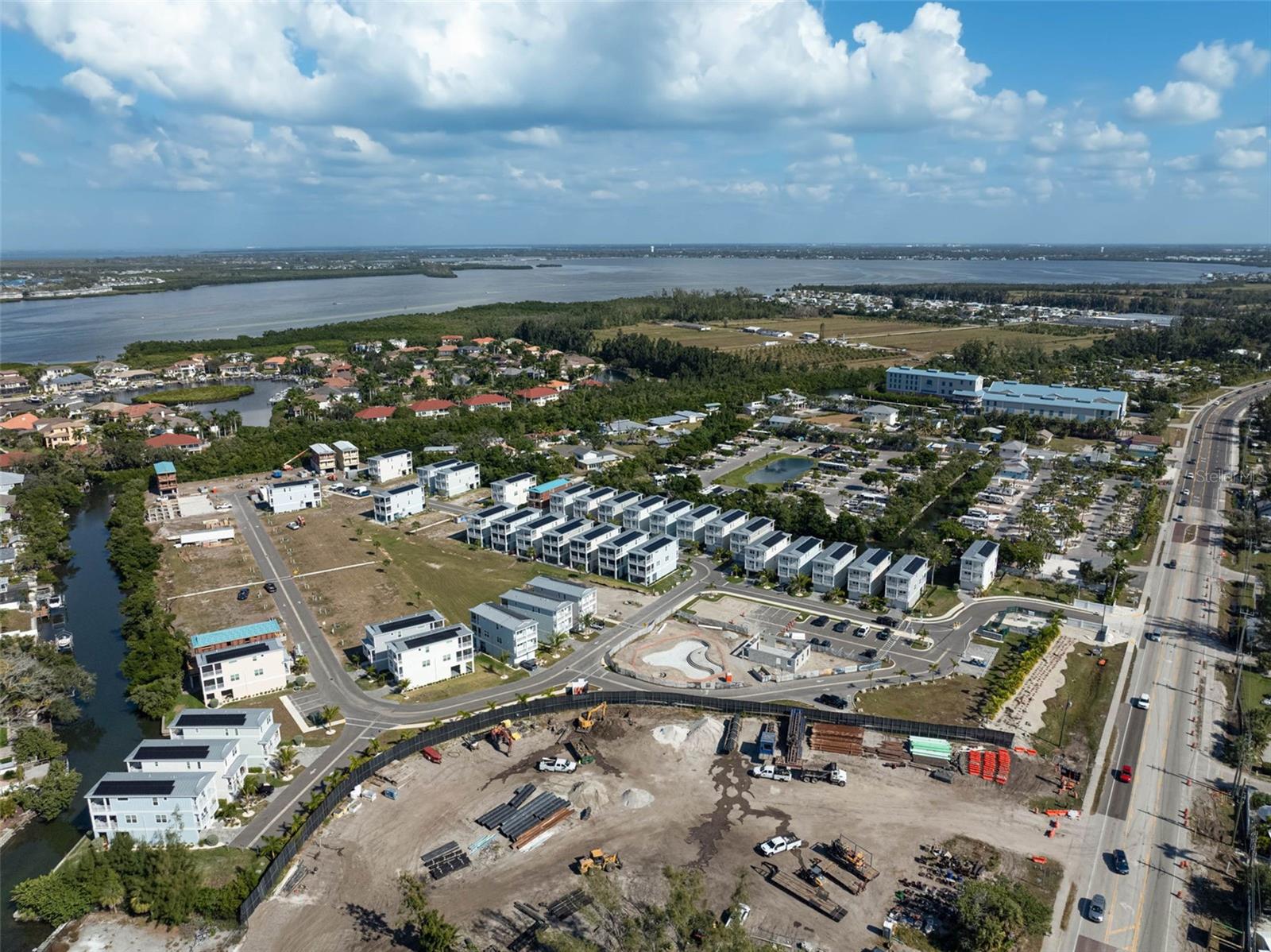 HUNTERS POINT - Residential