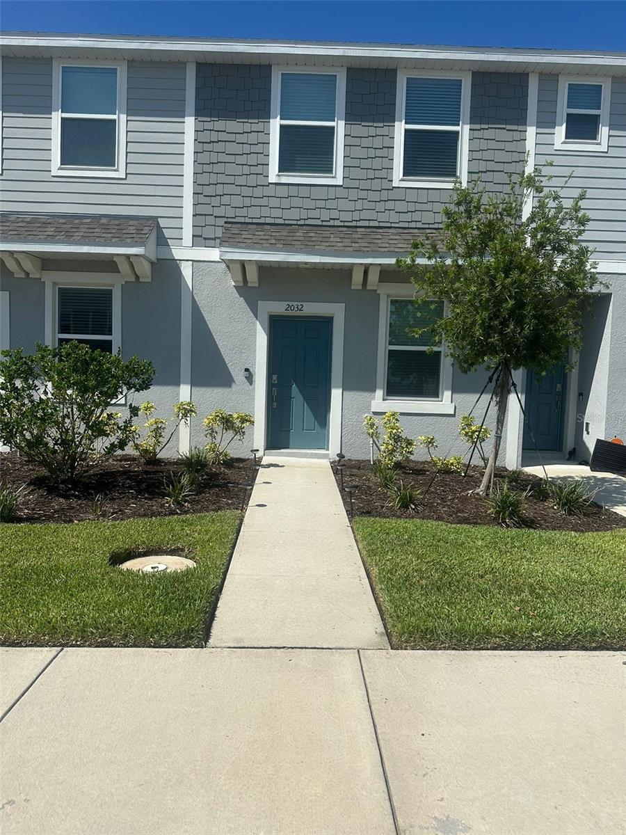 Beautiful 2023-built townhouse in the desirable Reedy Reserve Townhomes community. Featuring 2 bedrooms, 2 bathrooms and 1,275 sq.ft., this modern home offers a bright open layout with upgraded kitchen including stainless steel appliances and window treatments throughout. Residents enjoy access to community pool, playground, and park, perfect for family living. Conveniently located near shopping, dining, and major highways, with easy access to Orlando attractions. Pets allowed (with fee). Available starting 09/09/2025. Don’t miss the opportunity to lease this move-in ready home!