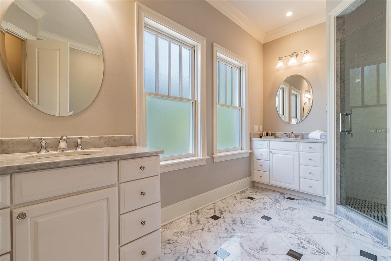 HYDE PARK WEST - Residential Lease