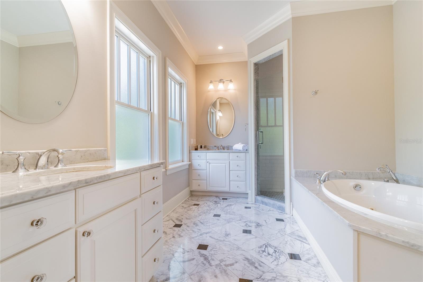 HYDE PARK WEST - Residential Lease