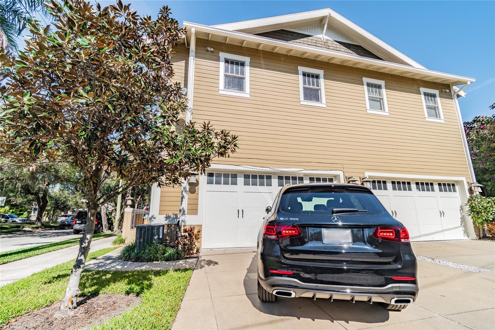 HYDE PARK WEST - Residential Lease