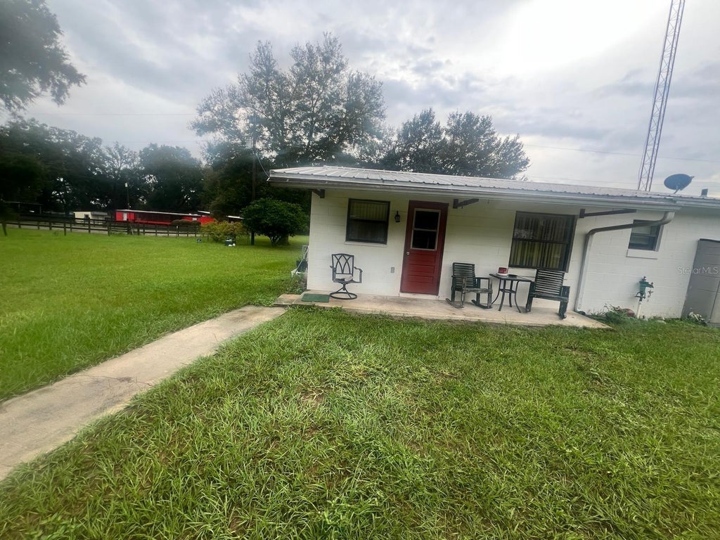 Photo of 2031 SE 191st Terrace, Morriston, FL 32668 (MLS # O6449019)