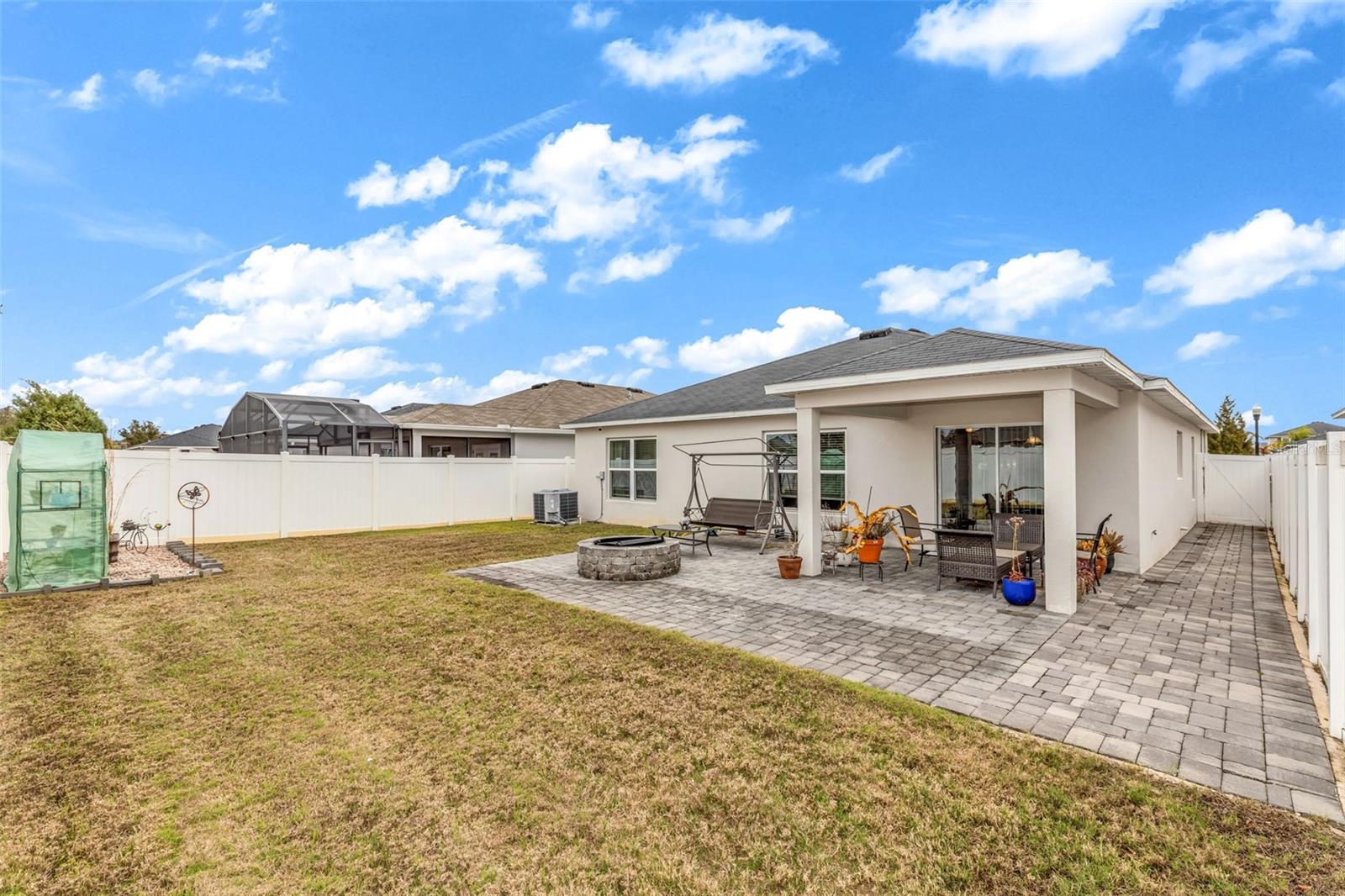 HANOVER SQUARE - Residential