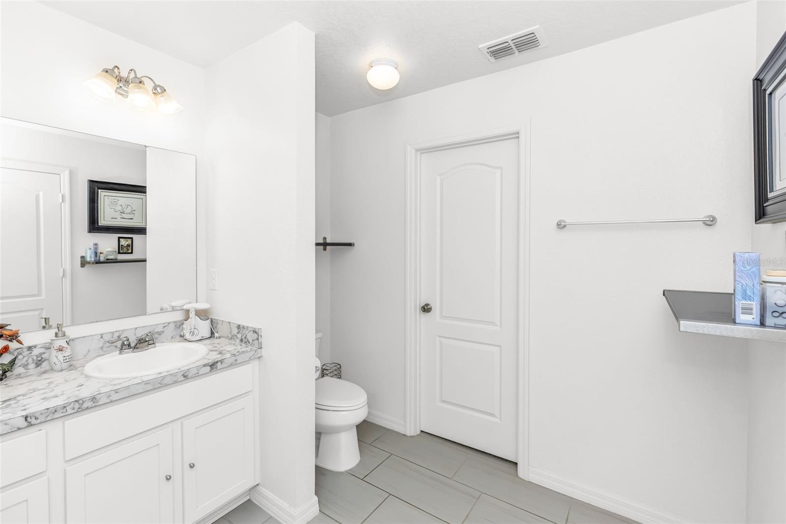 HANOVER SQUARE - Residential