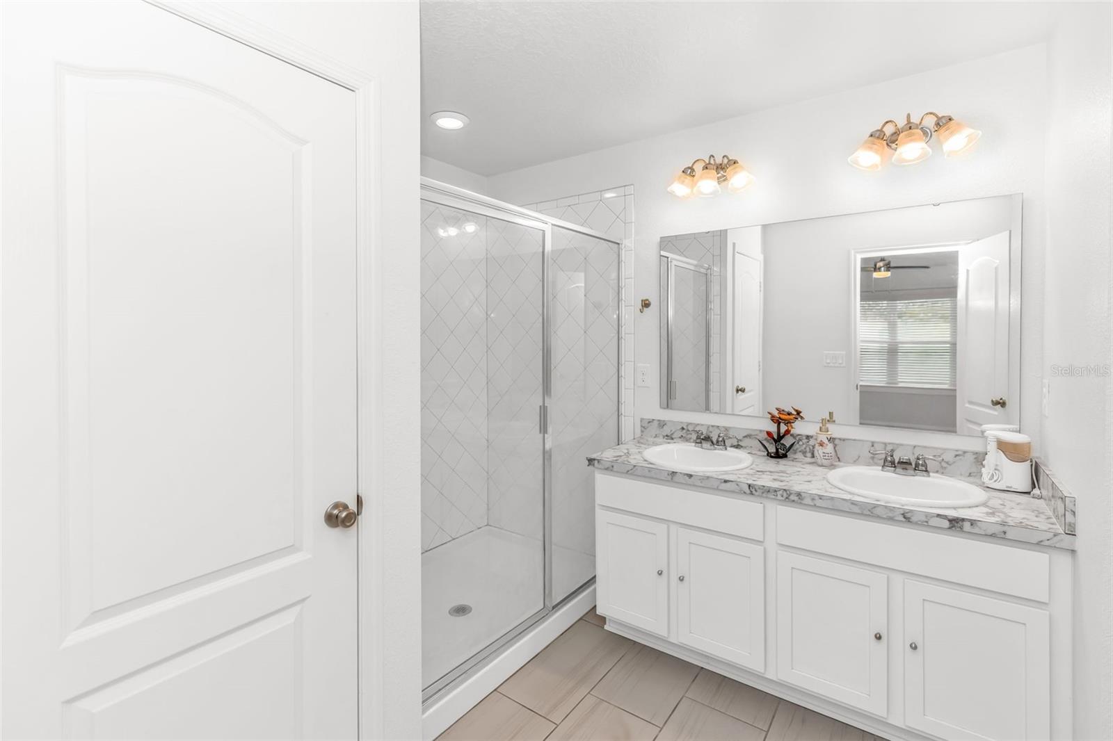 HANOVER SQUARE - Residential