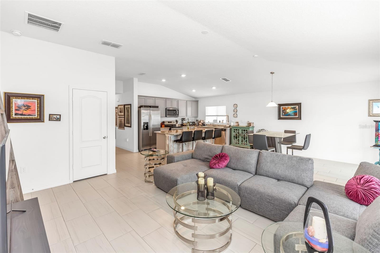 HANOVER SQUARE - Residential