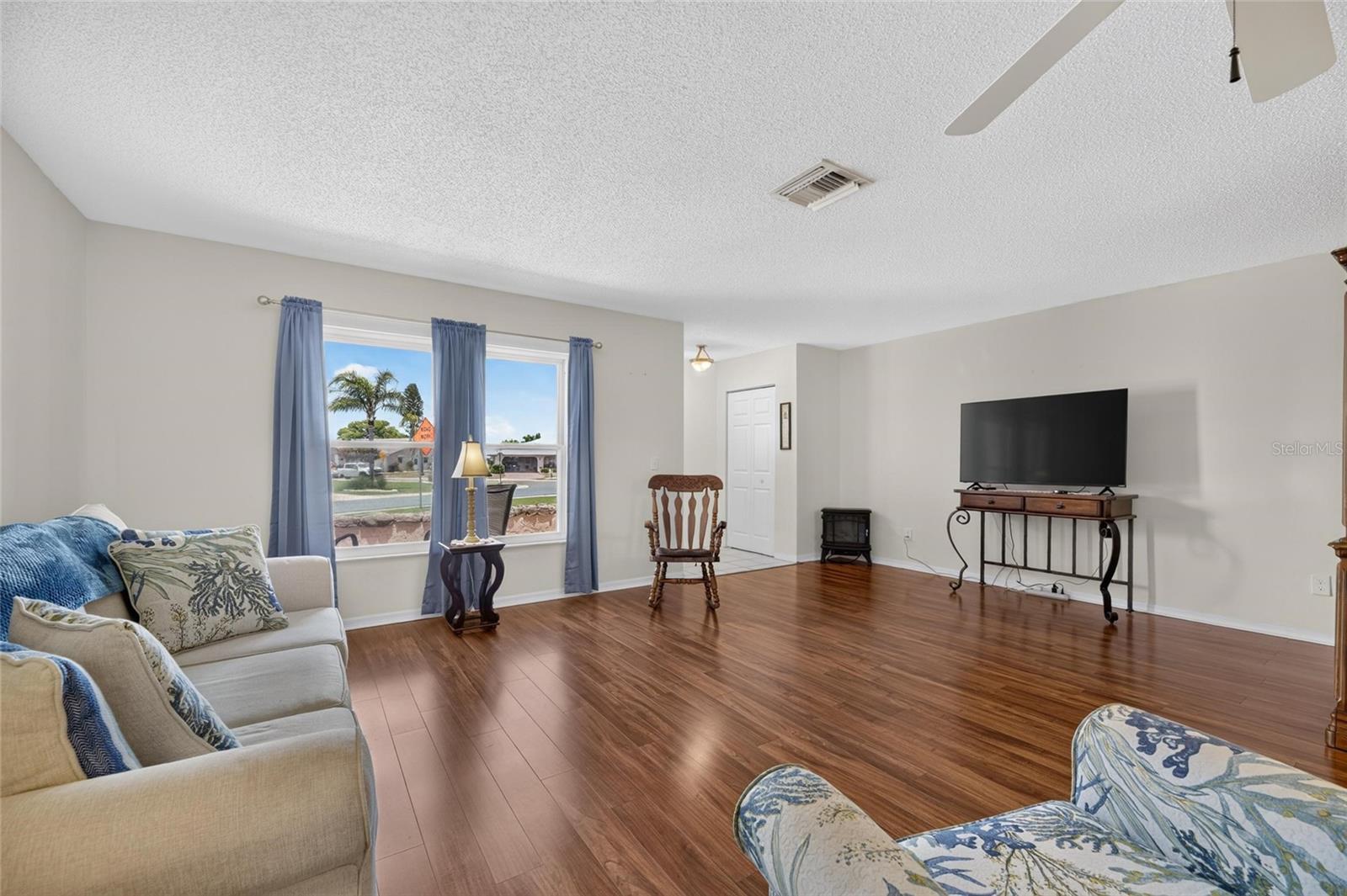907 BLUEWATER DRIVE