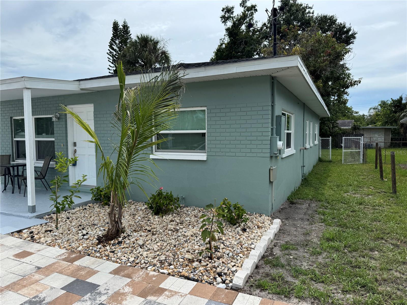 206 N HIMES AVENUE