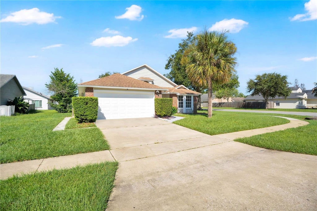 Photo of 233 S Aberdeen Circle, Sanford, FL 32773 (MLS # O6442303)