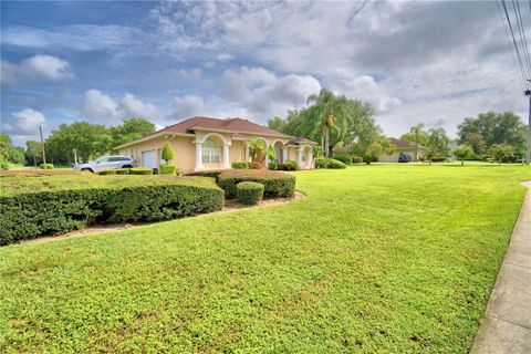 A home in LAKELAND