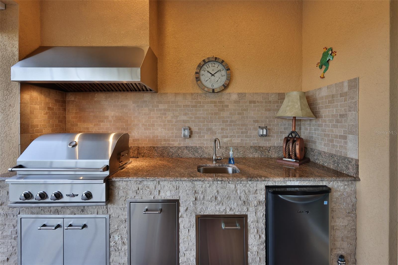 SUN CITY CENTER UNIT 274 & 2 - Residential