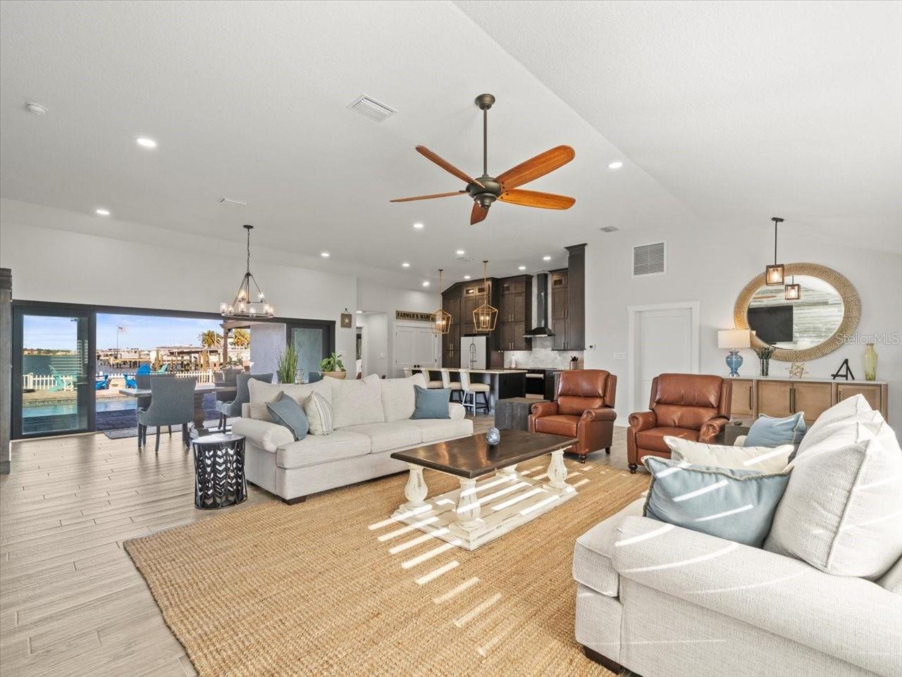 THREE PALMS POINT - Residential
