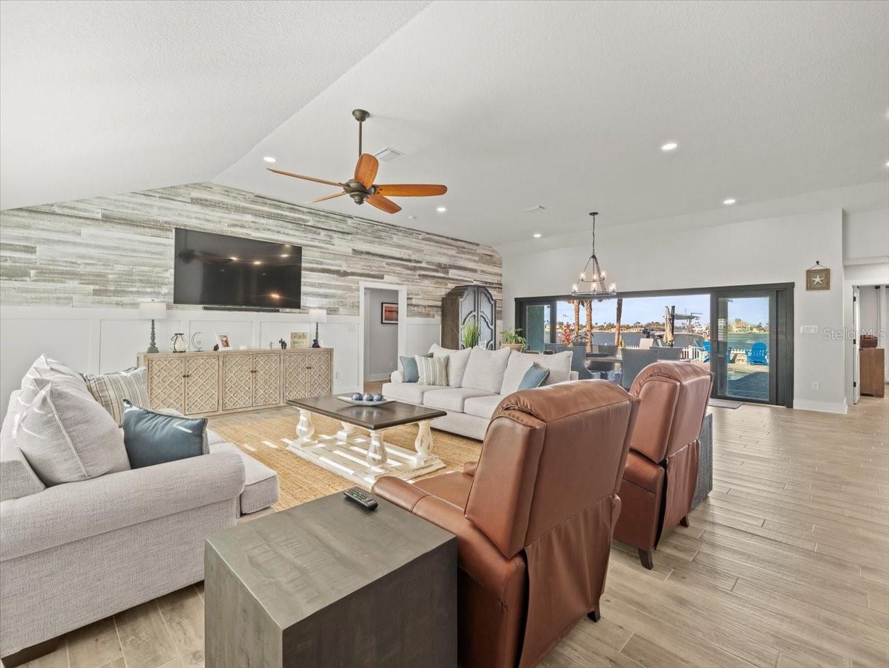THREE PALMS POINT - Residential