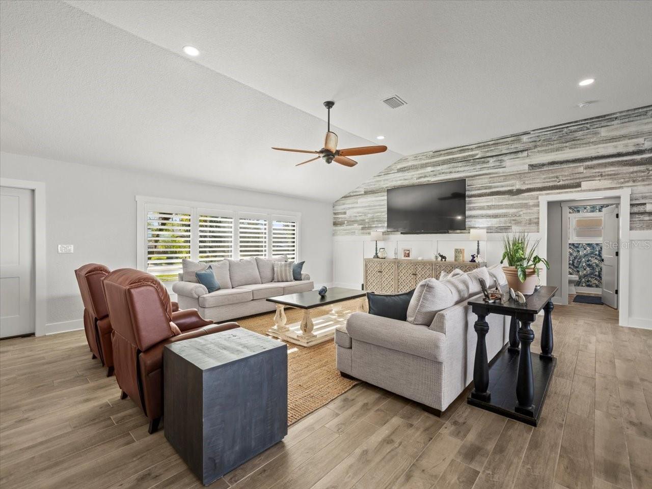 THREE PALMS POINT - Residential